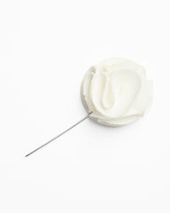 WHITE FLOWER PIN